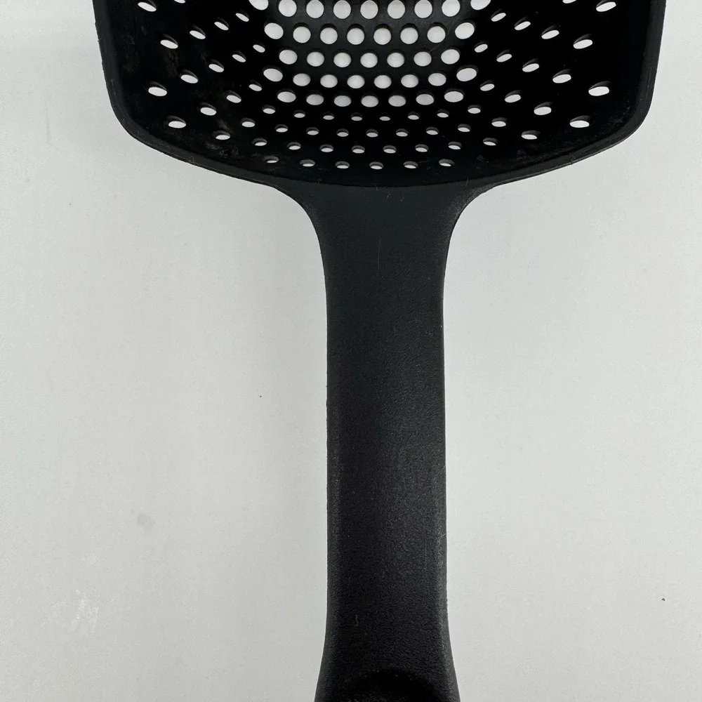Pampered Chef Large Scoop Veggie Colander Strainer Black Kitchen Pasta Drainer